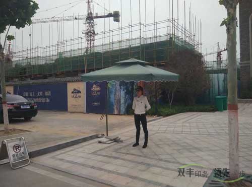 溪地美女警衛(wèi)的標(biāo)準(zhǔn)站姿！