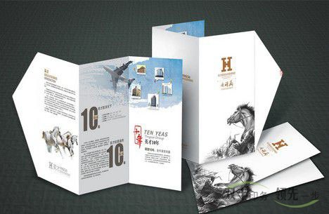 　     生產(chǎn)工藝實(shí)施的諸多細(xì)節(jié)都是在印前制版，拼版過(guò)程中完成的，如不同活件規(guī)矩的統(tǒng)一、銑口訂口預(yù)留、工藝標(biāo)識(shí)的規(guī)范、跨頁(yè)．出血圖文的處理。騎馬訂產(chǎn)品內(nèi)帖頁(yè)碼爬移．全書(shū)頁(yè)碼、書(shū)眉。版心的統(tǒng)一等。制版、拼版作為實(shí)施生產(chǎn)工藝的關(guān)鍵工序，其考慮是否周全、施工是否詳盡都會(huì)影響裝訂加工質(zhì)量。